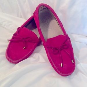 Fuchsia Women’s Moccasins. Size 7.